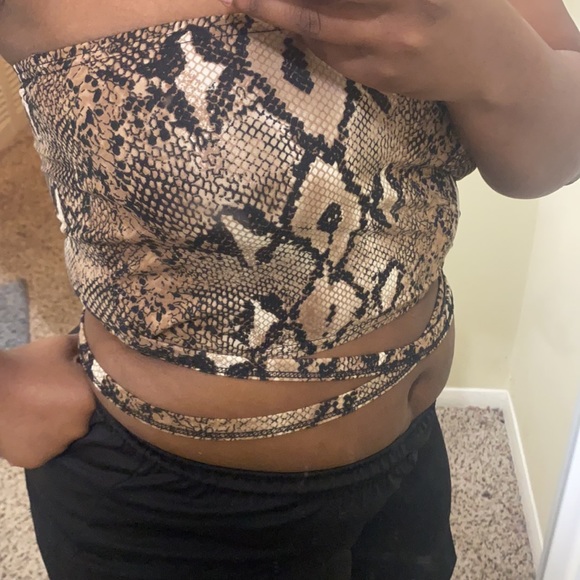 Snake-print CropTop - Picture 3 of 5